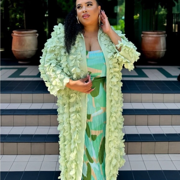 Zara green petal coat - Picture 7 of 10